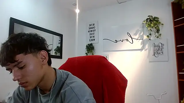 Snapshot of Ryan_grayx chatting on 06/16/26, 03:03 Ryan grayx online show from 06/16/26, 03:03