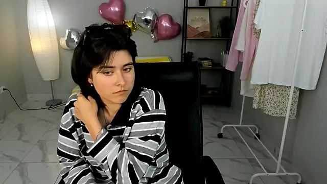Snapshot of Barbara_Little chatting on 05/29/26, 01:42 Barbara Little online show from 05/29/26, 01:42