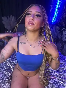 YoungXylena online show from 05/27/26, 06:05