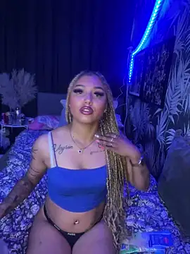 YoungXylena online show from 05/28/26, 06:27