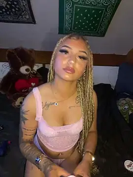 YoungXylena online show from 05/31/26, 07:04