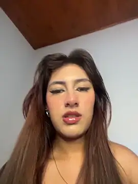 Snapshot of velariasoft_ chatting on 06/12/26, 03:55 velariasoft online show from 06/12/26, 03:55