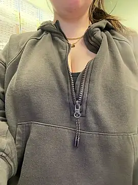 Snapshot of alyssabbygirll chatting on 06/08/26, 06:30 alyssabbygirll online show from 06/08/26, 06:30