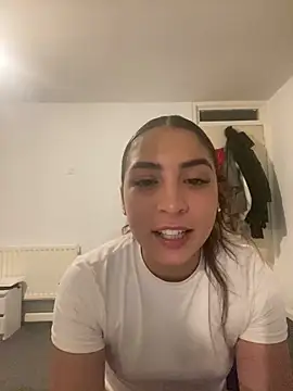 Snapshot of naomiiii55 chatting on 06/11/26, 12:32 naomiiii55 online show from 06/11/26, 12:32