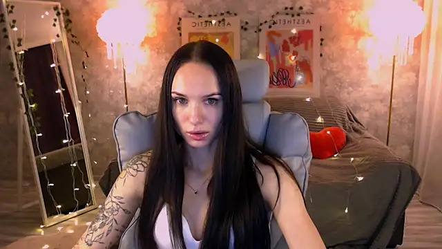 NicoleMerz online show from 06/17/26, 04:30
