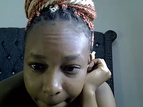 Snapshot of cocolaurah chatting on 06/21/26, 03:20 cocolaurah online show from 06/21/26, 03:20