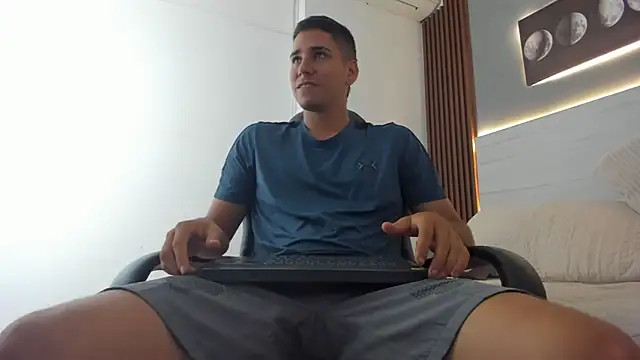 Snapshot of Mauro_boy chatting on 06/11/26, 07:34 Mauro boy online show from 06/11/26, 07:34