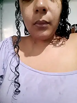 Snapshot of bruninhasurfi chatting on 06/10/26, 02:49 bruninhasurfi online show from 06/10/26, 02:49
