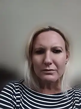 Snapshot of Isabelle_Cora chatting on 06/20/26, 02:20 Isabelle Cora online show from 06/20/26, 02:20