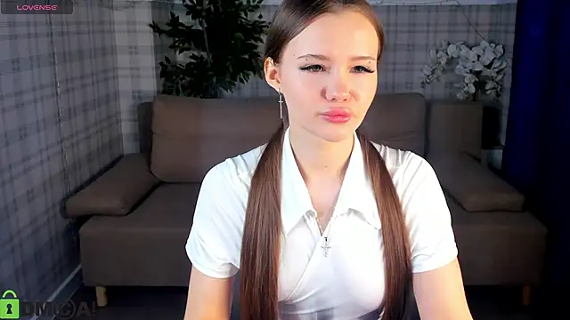 Snapshot of Ella_Butler chatting on 06/04/26, 11:05 Ella Butler online show from 06/04/26, 11:05