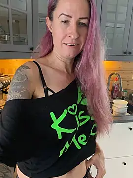 Snapshot of GermanMilfJasmin chatting on 06/11/26, 07:50 GermanMilfJasmin online show from 06/11/26, 07:50