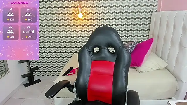 ZOEMARTINS1 online show from 06/06/26, 12:21