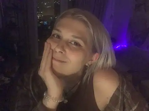 Snapshot of Ella_Bloom chatting on 05/29/26, 06:17 Ella Bloom online show from 05/29/26, 06:17