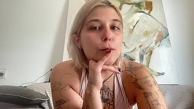 Snapshot of Ella_Bloom chatting on 07/07/26, 09:57 Ella Bloom online show from 07/07/26, 09:57