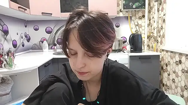 Snapshot of Saranade chatting on 06/17/26, 05:03 Saranade online show from 06/17/26, 05:03