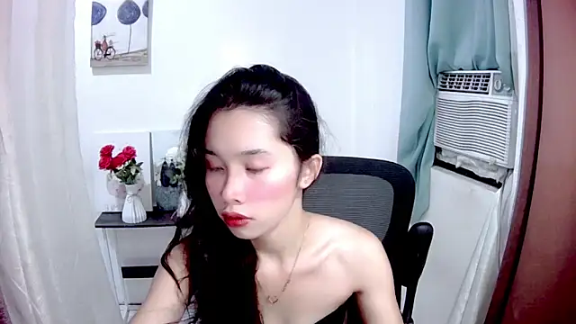 Snapshot of heartx_ chatting on 06/19/26, 02:43 heartx online show from 06/19/26, 02:43