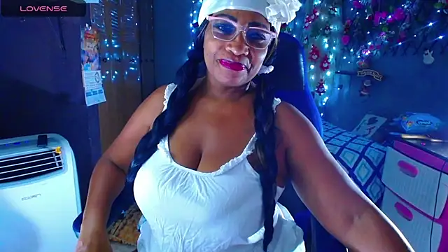 Snapshot of cairohot chatting on 12/22/24, 04:28 cairohot online show from 12/22/24, 04:28