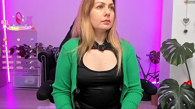 Snapshot of LindaWhite_ chatting on 03/21/25, 05:02 LindaWhite online show from 03/21/25, 05:02