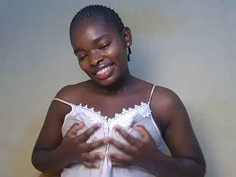 Snapshot of Emmerline_ chatting on 06/18/26, 09:14 Emmerline online show from 06/18/26, 09:14