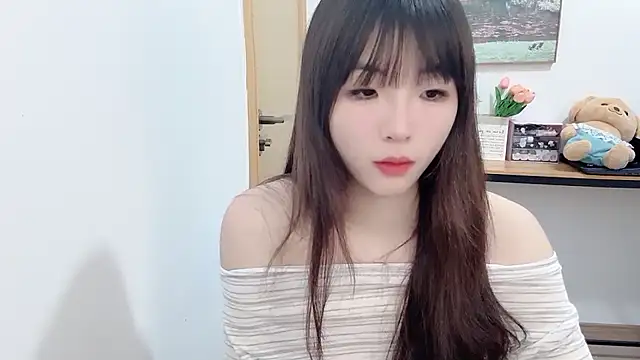 Louise-3 online show from 06/19/26, 07:17