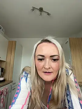 Snapshot of Alex-Blond chatting on 06/17/26, 06:27 Alex-Blond online show from 06/17/26, 06:27