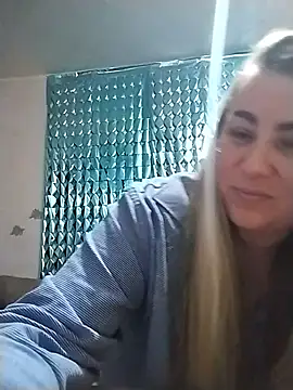 Snapshot of AngelWhite008 chatting on 07/26/26, 09:00 AngelWhite008 online show from 07/26/26, 09:00