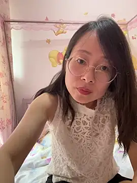 Snapshot of TangTang0530 chatting on 06/22/26, 09:28 TangTang0530 online show from 06/22/26, 09:28