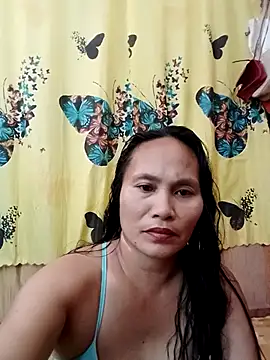 Snapshot of Queenslay chatting on 06/21/26, 01:52 Queenslay online show from 06/21/26, 01:52