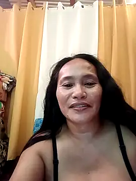 Snapshot of Queenslay chatting on 07/17/26, 05:03 Queenslay online show from 07/17/26, 05:03