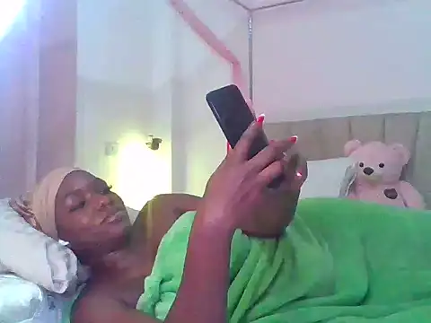 Snapshot of Xannaxx_ chatting on 06/25/26, 04:01 Xannaxx online show from 06/25/26, 04:01