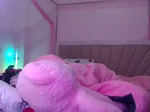 Snapshot of Xannaxx_ chatting on 07/13/26, 03:20 Xannaxx online show from 07/13/26, 03:20