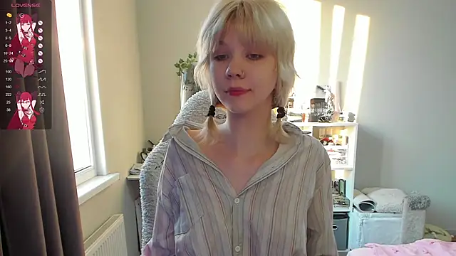 Snapshot of voguecaroline chatting on 06/11/26, 05:44 voguecaroline online show from 06/11/26, 05:44