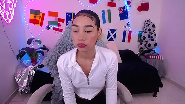 mia cute girl online show from 07/03/26, 12:11