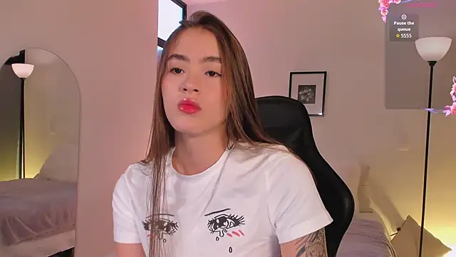 LizzyColins online show from 06/25/26, 07:18