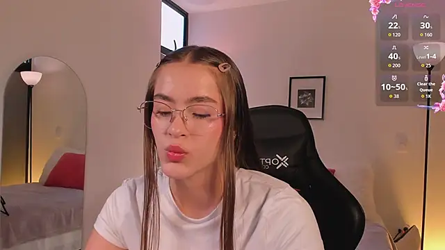 LizzyColins online show from 06/26/26, 06:56
