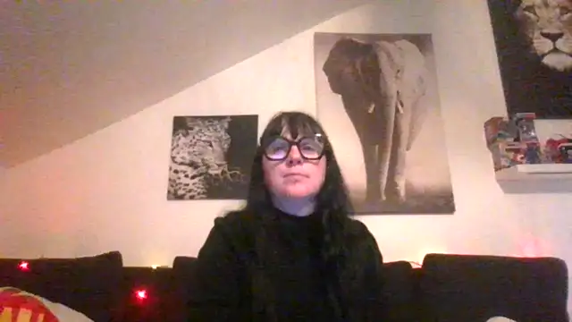 Snapshot of sexujuly88 chatting on 12/13/25, 10:26 sexujuly88 online show from 12/13/25, 10:26