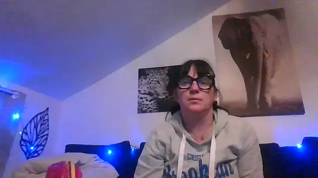 Snapshot of sexujuly88 chatting on 12/15/25, 10:03 sexujuly88 online show from 12/15/25, 10:03