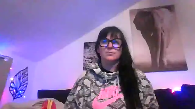 Snapshot of sexujuly88 chatting on 12/17/25, 10:16 sexujuly88 online show from 12/17/25, 10:16