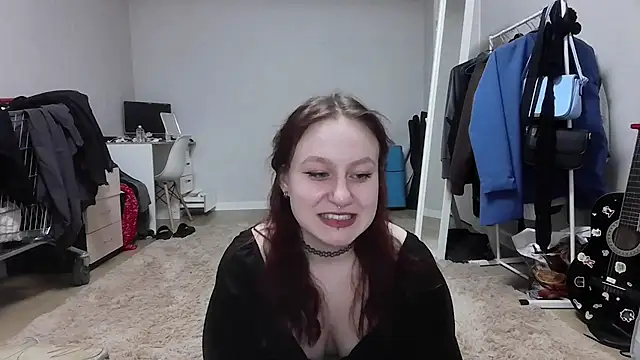 Snapshot of LoiseLovetto chatting on 07/06/26, 04:42 LoiseLovetto online show from 07/06/26, 04:42