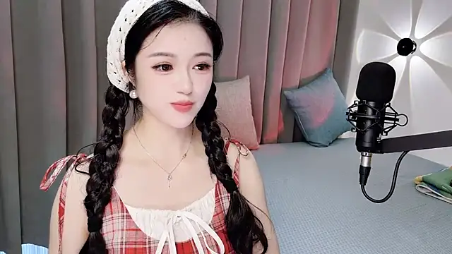 Momo-Wow online show from 06/19/26, 06:51