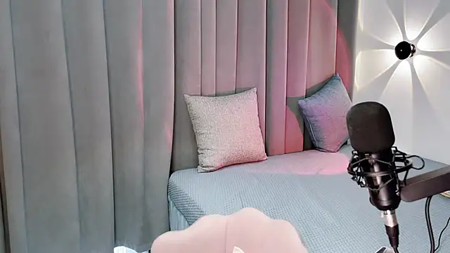 Momo-Wow online show from 06/28/26, 06:08