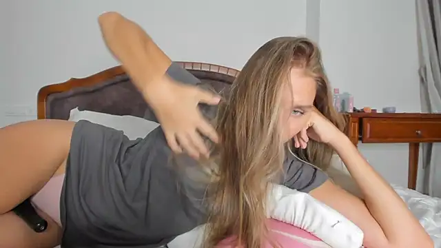 SofiClimbing online show from 10/13/25, 03:56