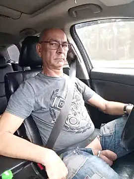 Snapshot of raini051 chatting on 12/21/25, 01:29 raini051 online show from 12/21/25, 01:29