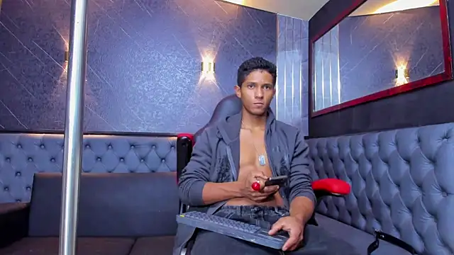Snapshot of Yoel_Blessed chatting on 06/18/26, 11:14 Yoel Blessed online show from 06/18/26, 11:14