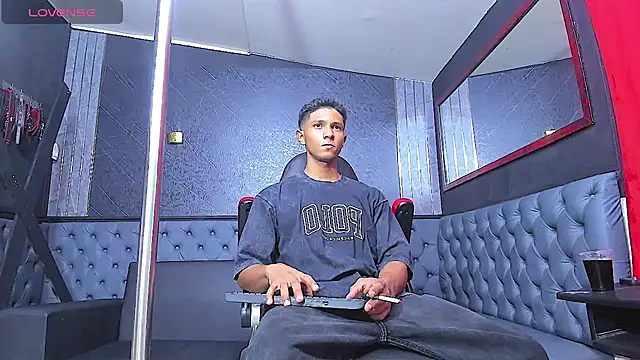 Snapshot of Yoel_Blessed chatting on 07/08/26, 11:37 Yoel Blessed online show from 07/08/26, 11:37