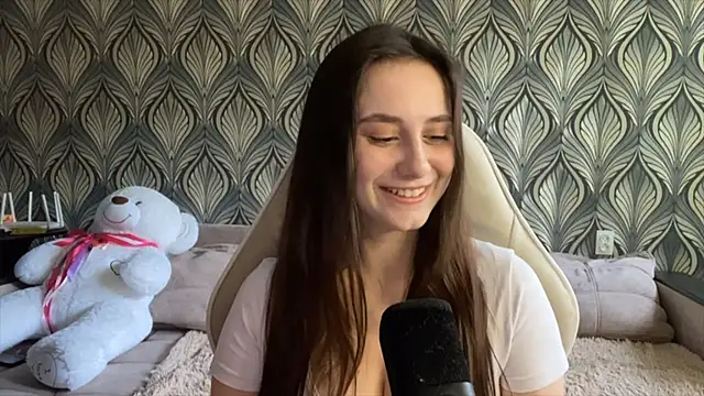 Snapshot of LauriWhitlock chatting on 06/02/26, 12:07 LauriWhitlock online show from 06/02/26, 12:07