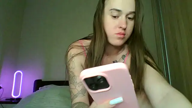 Snapshot of elliza_snow chatting on 06/27/26, 01:06 elliza snow online show from 06/27/26, 01:06