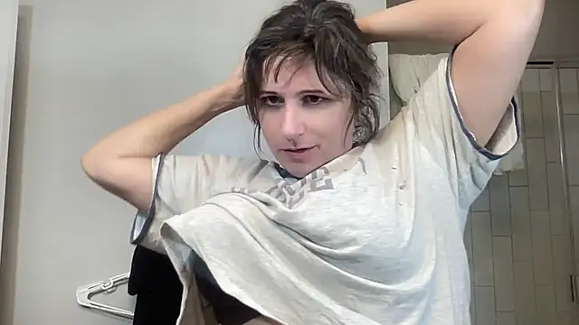 maddiliz online show from 11/17/25, 02:06