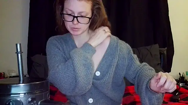 poisonivyy95 online show from 06/04/26, 01:44