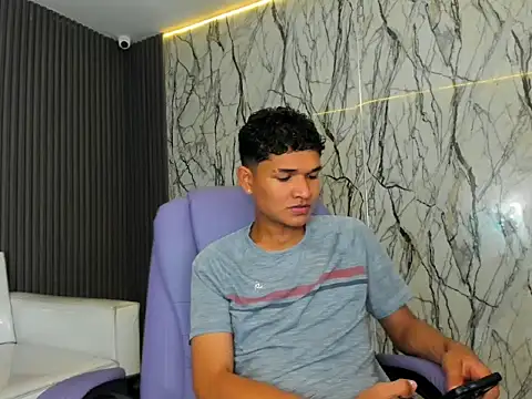 Snapshot of davexxx_ chatting on 06/23/26, 12:41 davexxx online show from 06/23/26, 12:41
